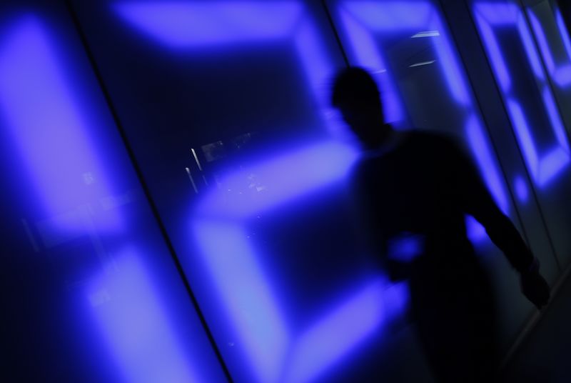 黄金技术分析：金价逼近2000美元大关！