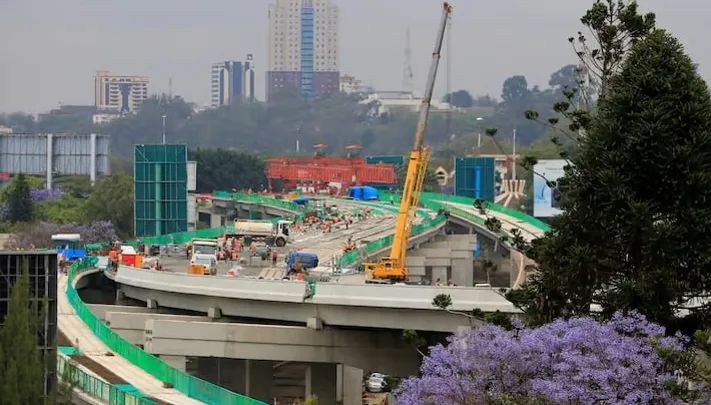 中企承建的肯尼亚内罗毕高速公路项目施工现场/路透社
