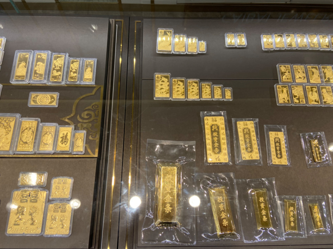 北京某金店投资金条&nbsp;本报记者刘伟杰 摄