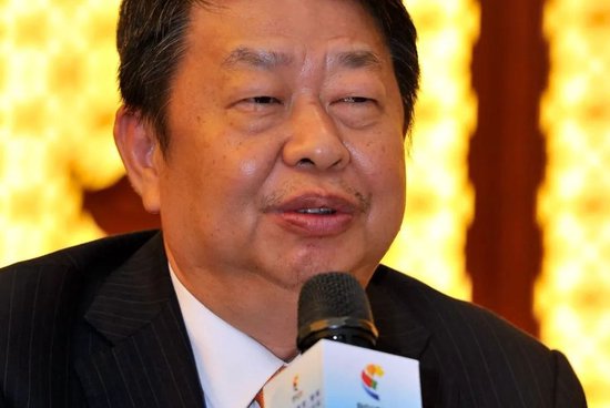 因限售股解禁而让不少人当上亿万富翁的紫金矿业，在这轮黄金价格暴涨中赢麻了。（紫金矿业董事长陈景河&nbsp;图/视觉中国）