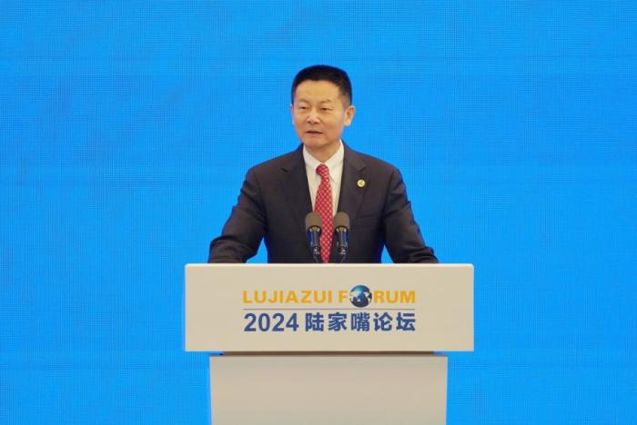 证监会主席吴清在2024陆家嘴论坛上发表演讲。图源：陆家嘴论坛官网