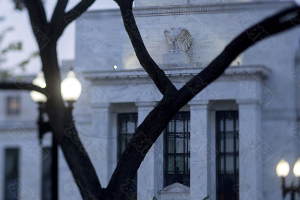 市场分析师表示：由于美国经济过于强劲 美联储今年只会降息一次