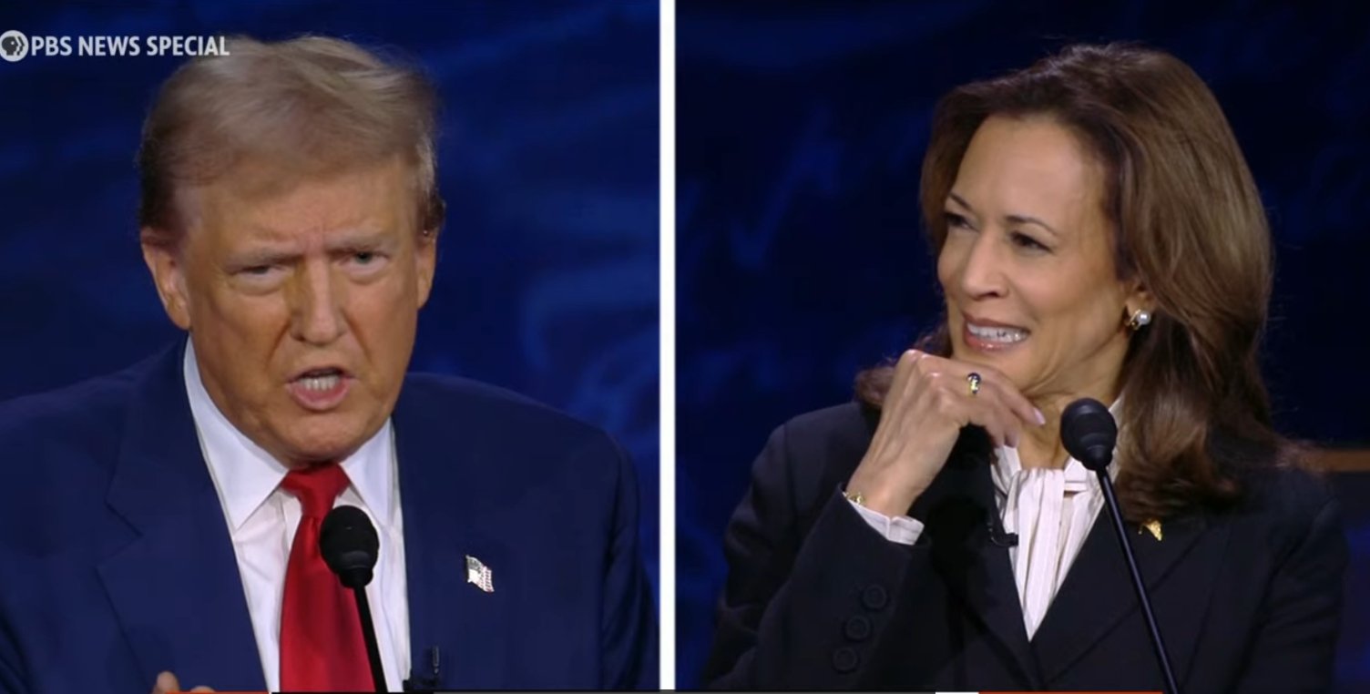 在特朗普讲话时，哈里斯总是面露讥讽的微笑